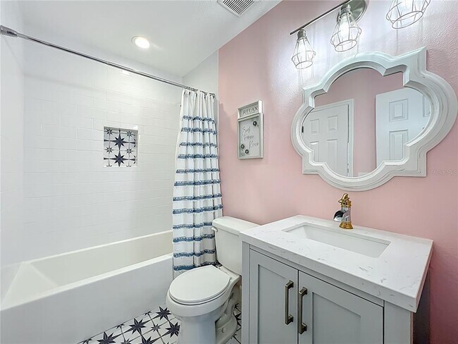 Building Photo - 1681 Walnut Ave