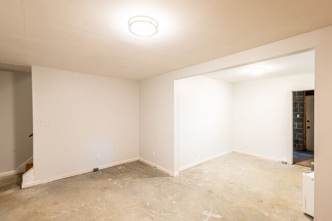 Building Photo - 138 Quince Ln