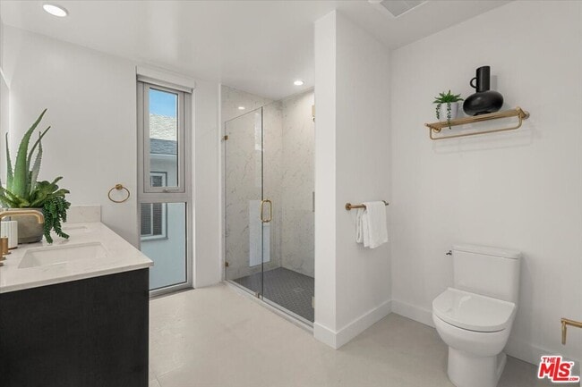 Building Photo - 1257 N Sweetzer Ave