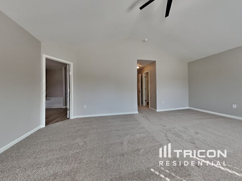 Building Photo - 350 Pillow Ln