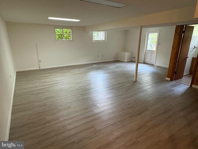 Building Photo - 9702 Singleton Dr