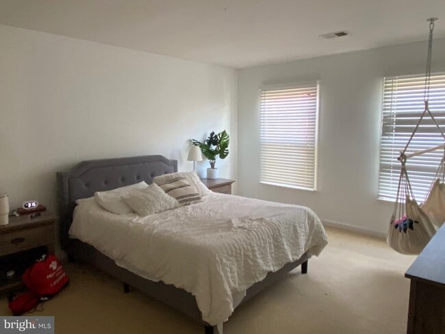 Building Photo - 5430 Ashleigh Rd