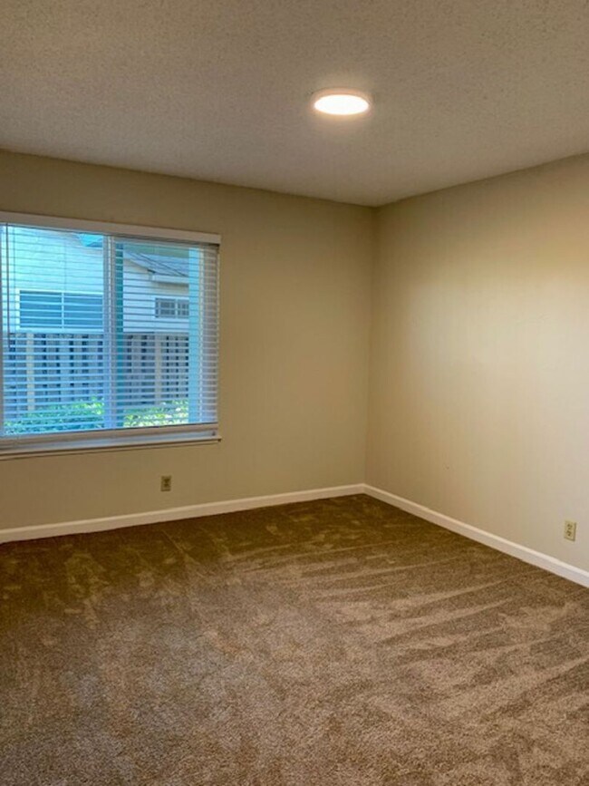 Building Photo - COMING SOON! | $2,800 / 2 BR /1 BA -  REMODELED APARTMENT IN IRVINGTON AREA OF CENTRAL FREMONT