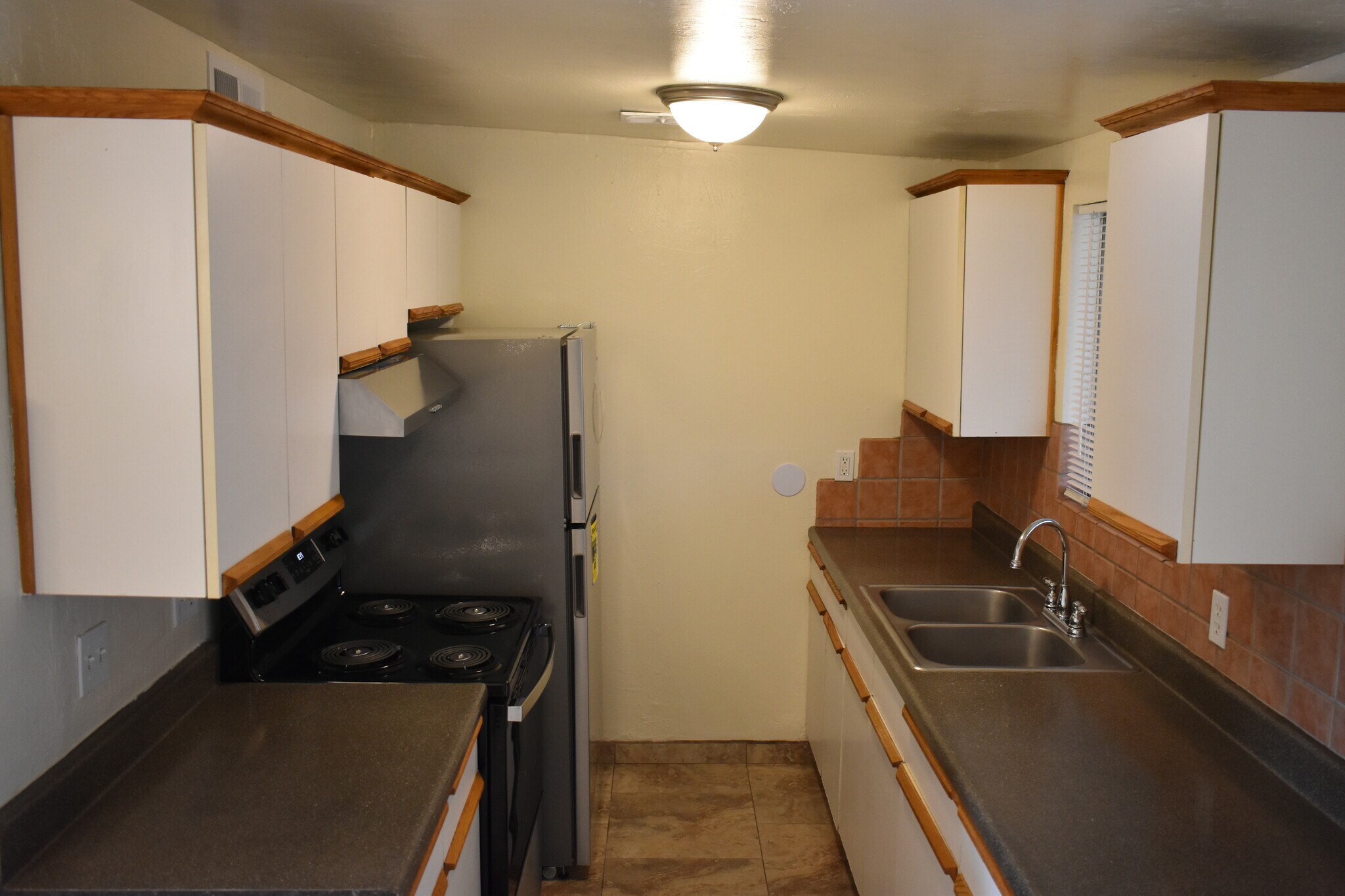 Building Photo - 3645 E 32nd St