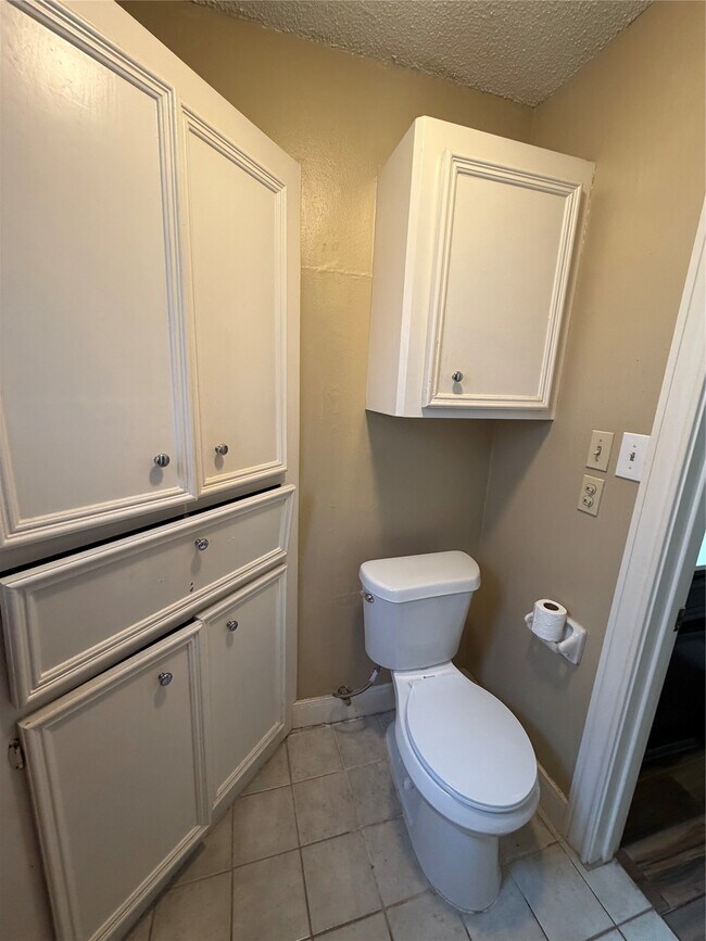 Building Photo - 1901 Brun St