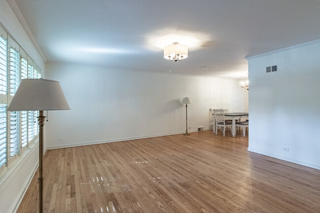 Building Photo - 605 4th St
