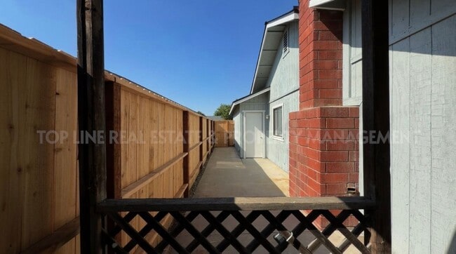 Building Photo - Brand New Fully Remodeled Home Near Cypress School in Tulare! Available Now!