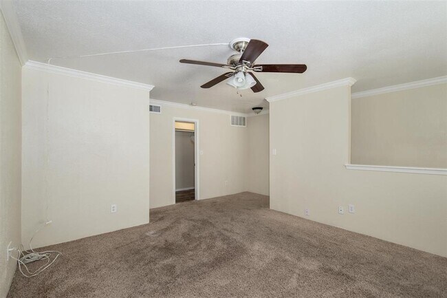 Building Photo - 6202 Skyline Dr