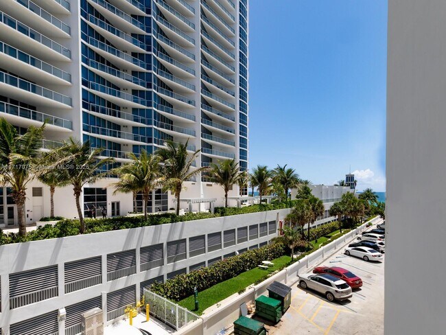 Building Photo - 3505 S Ocean Dr