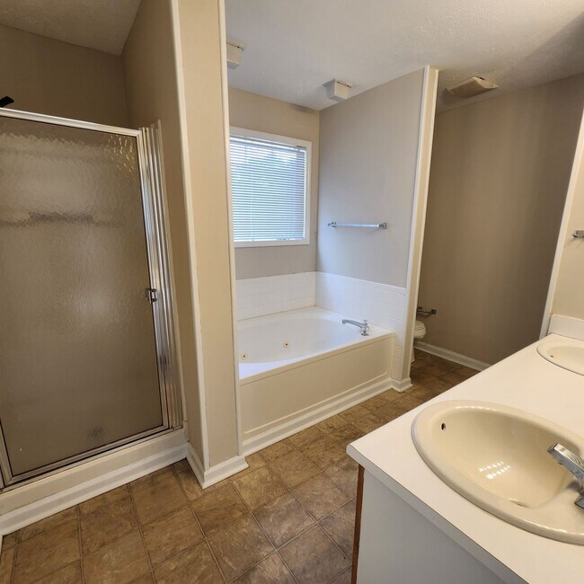 Building Photo - 300 Waterdown Dr