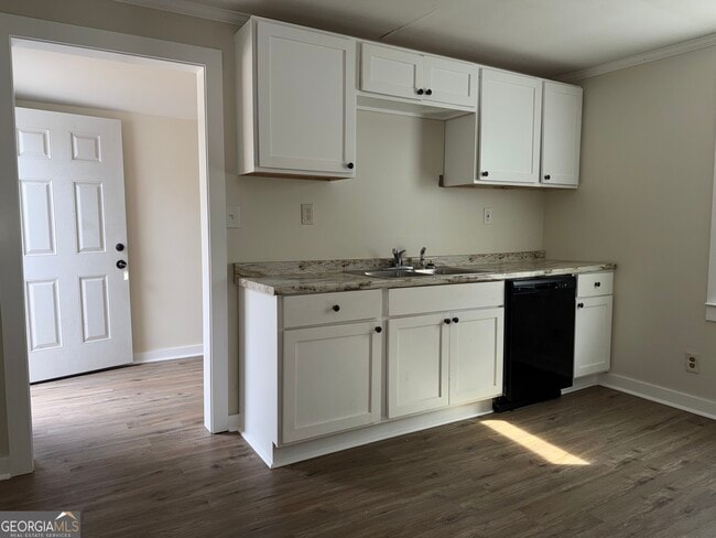 Building Photo - 1011 Walnut Ave SE