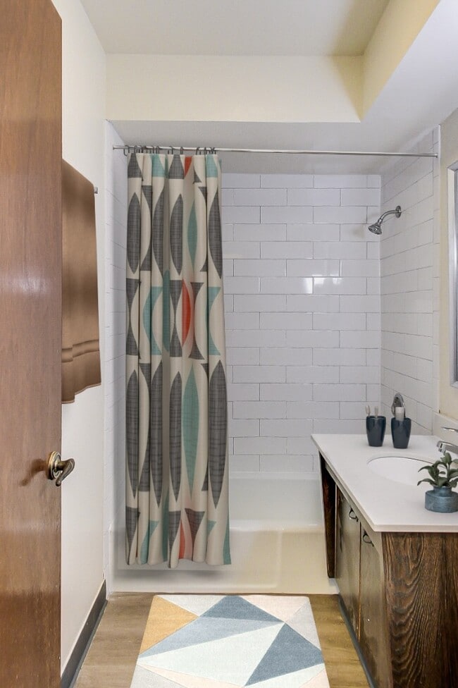 Building Photo - BEAUTIFUL NEW REHAB WITH FREE HEAT AND STAINLESS STEEL APPLIANCES.....MUST SEE!!!!