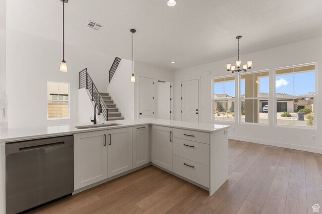 Building Photo - Brand New Holmes Home