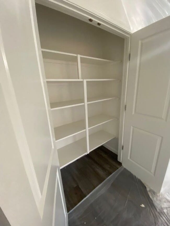 Building Photo - 3928-3928 S Burke St