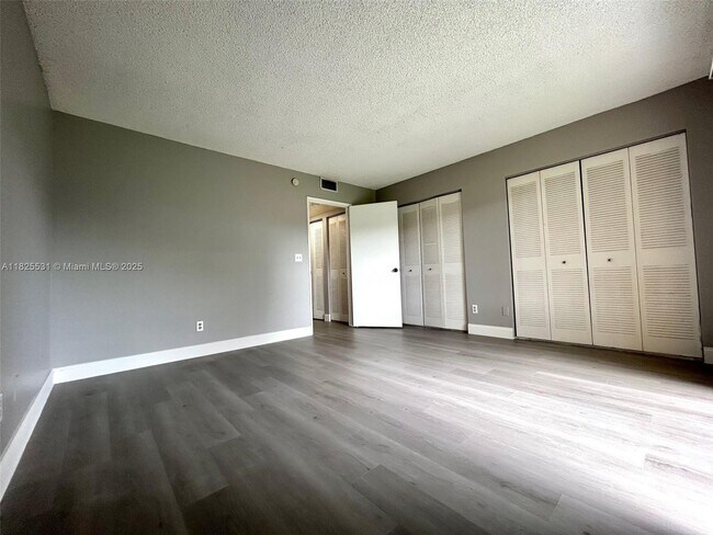 Building Photo - 1808 Meadows Cir W