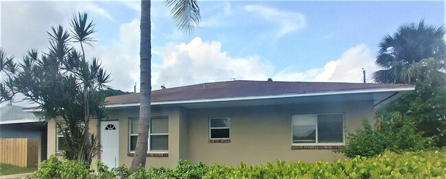 Primary Photo - 623 45th St