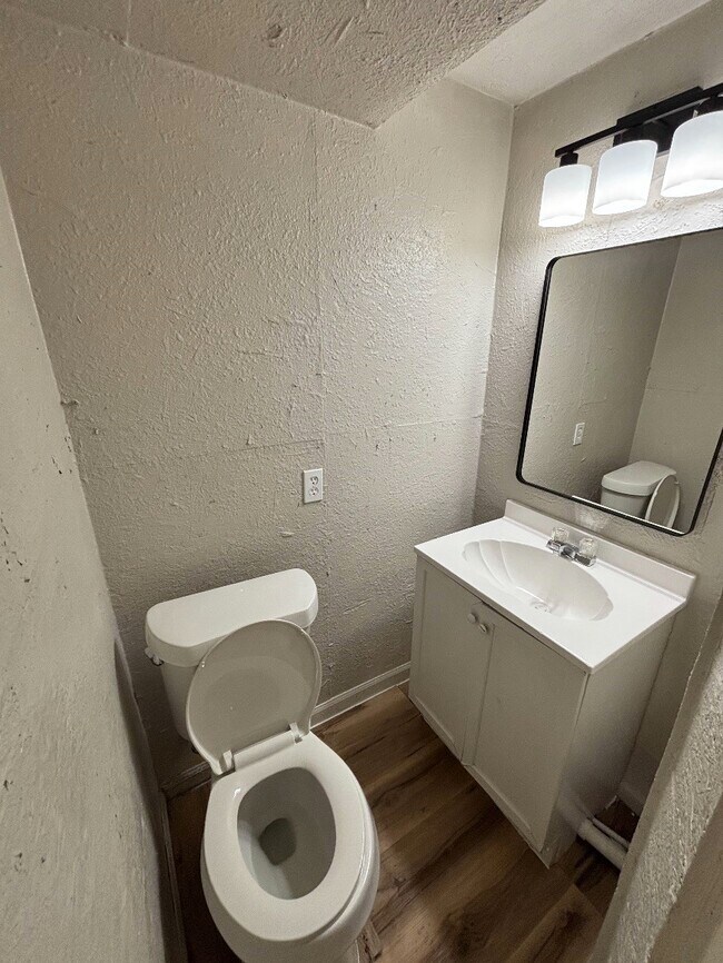 Building Photo - 211 #B W South St