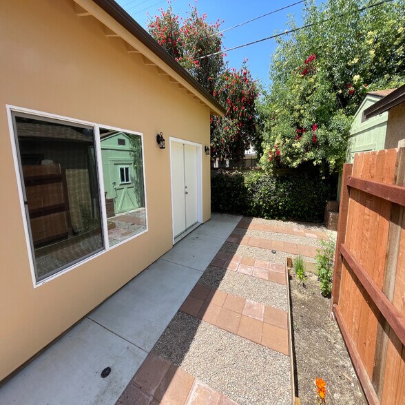 Building Photo - 8045 Norwich Ave