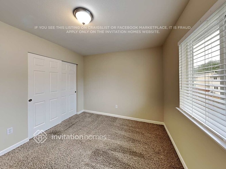 Building Photo - 1527 185th St E