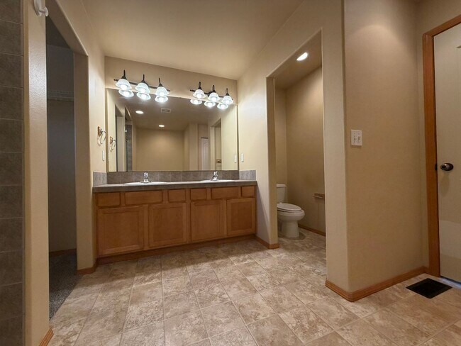 Building Photo - Spacious 4-Bedroom Home Near Lake Stevens in Desirable Noble Court