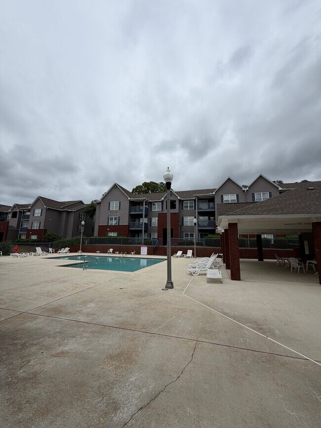 Building Photo - The Edge Apartments!