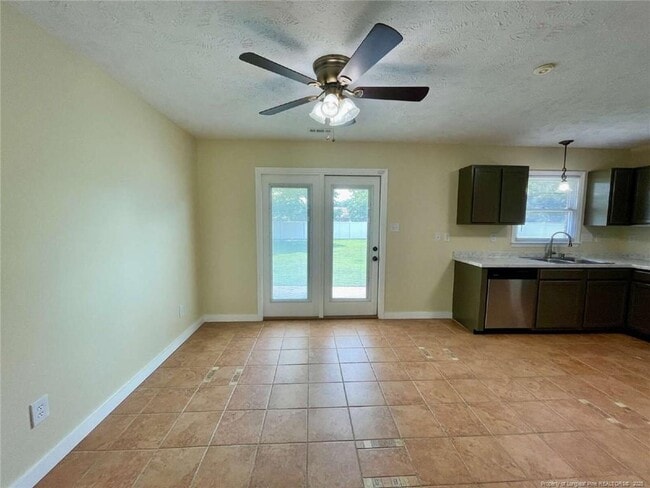 Building Photo - 172 Finch Rd