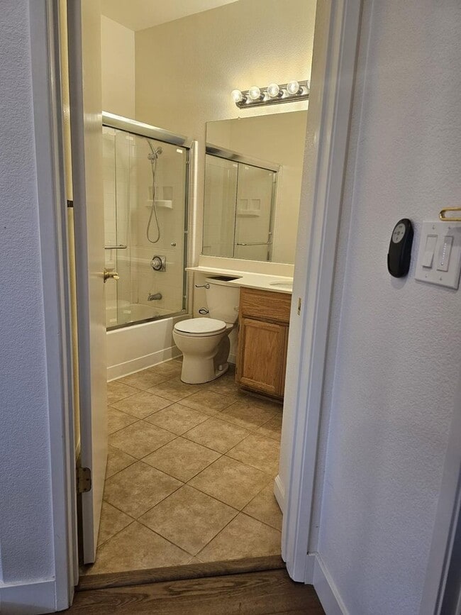 Building Photo - Modern 3BD/3BA Townhouse in Prime Union Ci...