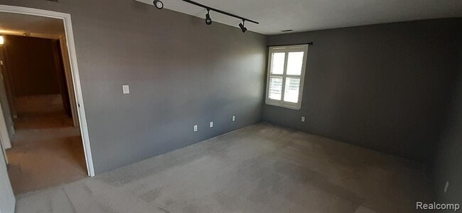 Building Photo - 61210 Greenwood Dr