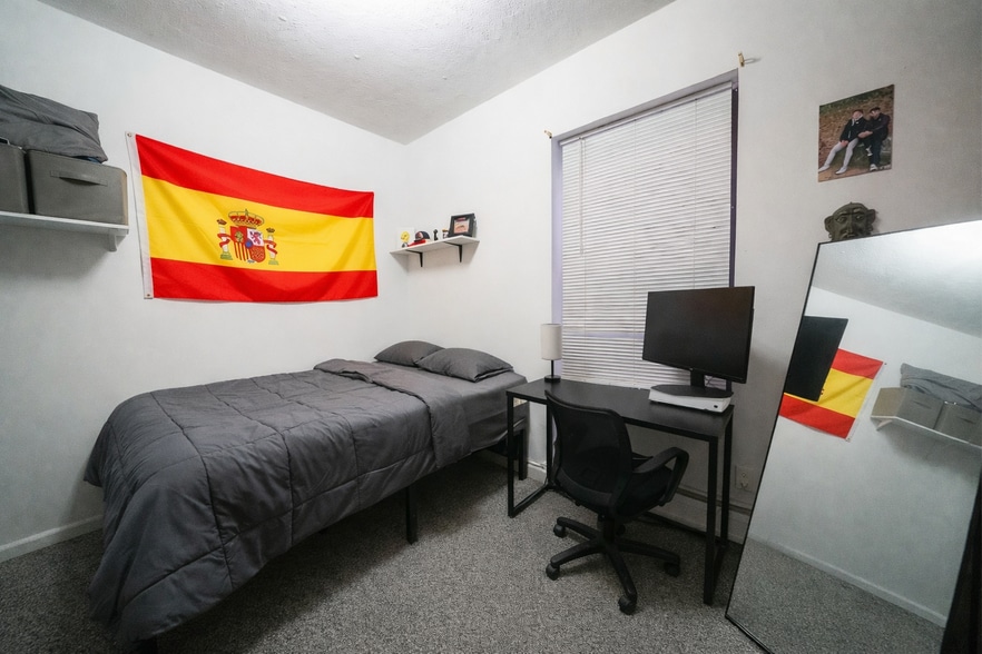 Building Photo - 616 Columbus Ave