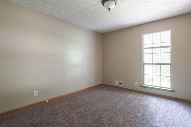 Building Photo - 310 Summerwood Ln