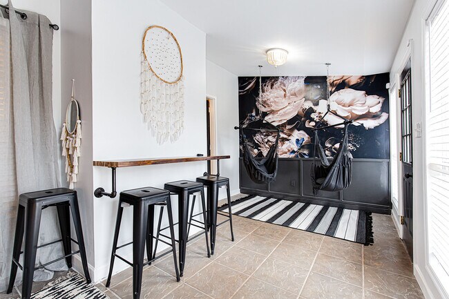 Building Photo - 2580 Old Roswell Rd SE