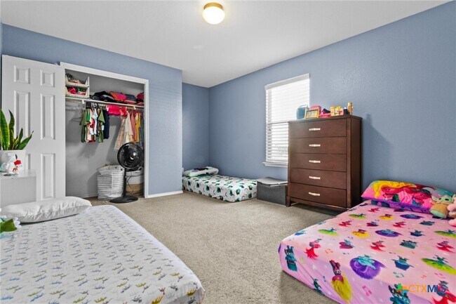 Building Photo - 202 W Gemini Ln