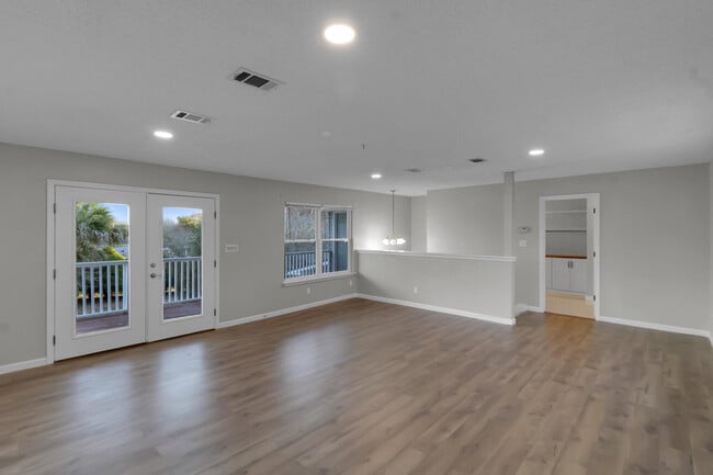 Building Photo - 300 Wildwood St