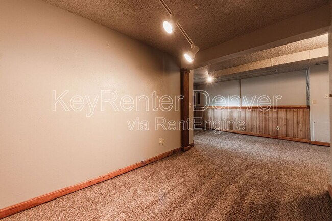 Building Photo - 1498 S Bahama St