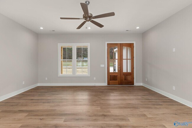 Building Photo - 219 Bush Rd SE