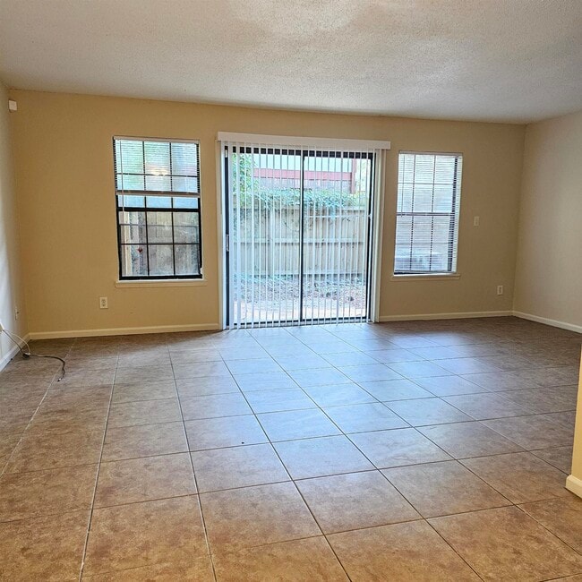 Building Photo - 3701 Donovan Dr