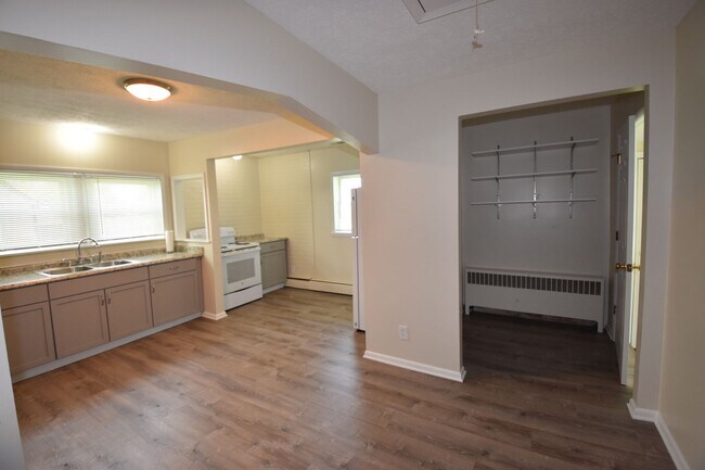 Building Photo - 3 Bedroom Home in the Country