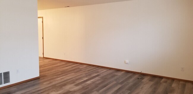 Building Photo - 1305-1307 Shaker Pl