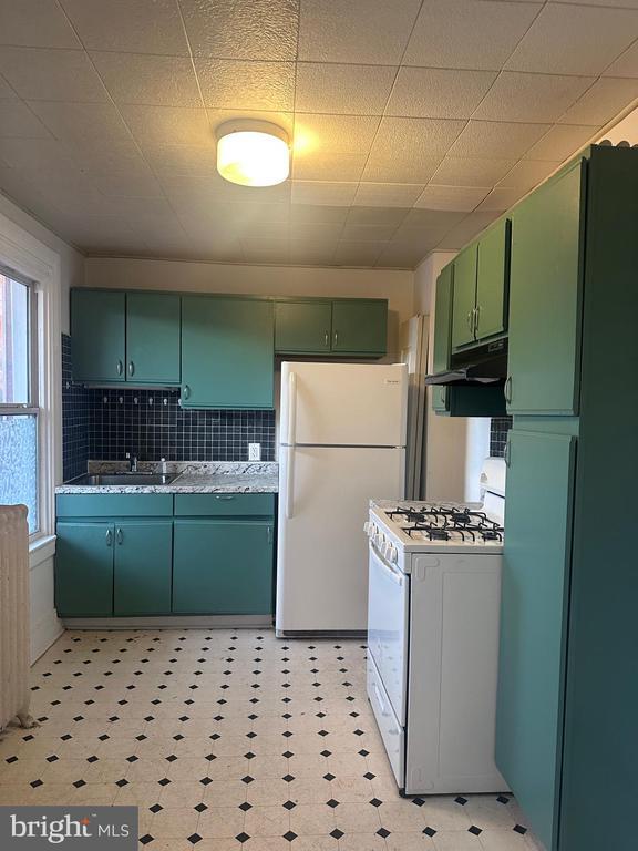 Building Photo - 17 E Walnut St