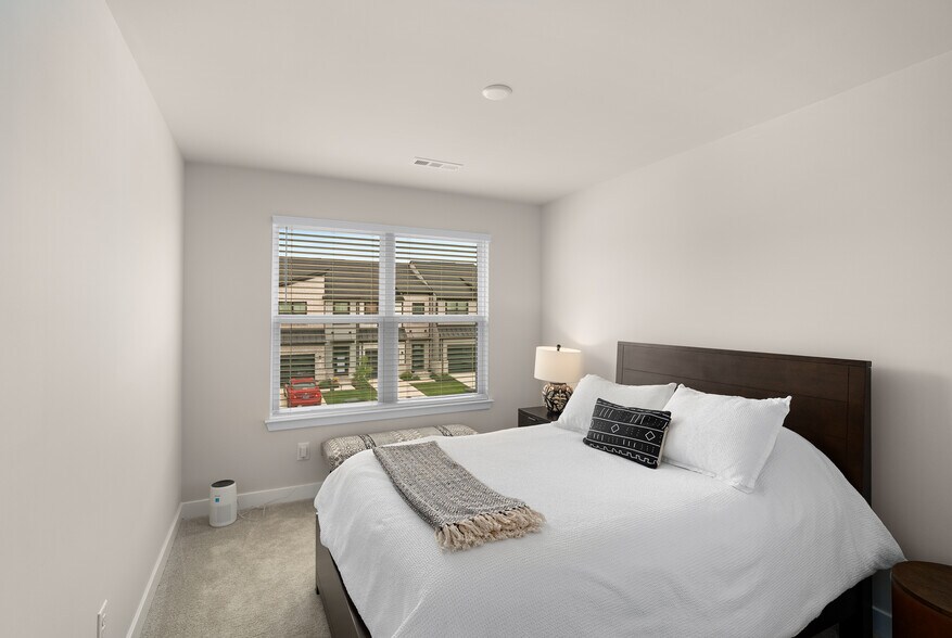 Guest Room - 1121 Riverbrook Dr