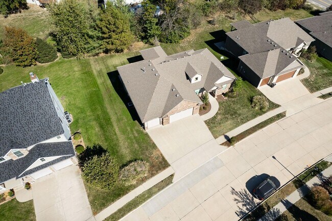 Building Photo - 1605 Labrador Dr