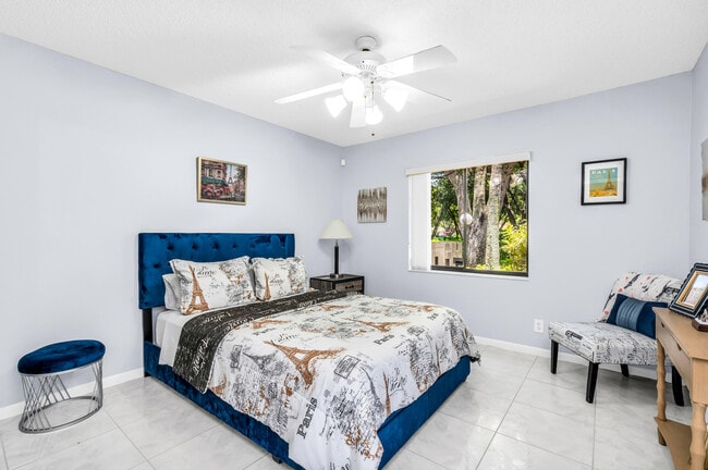 Building Photo - 18615 Breezy Palm Way