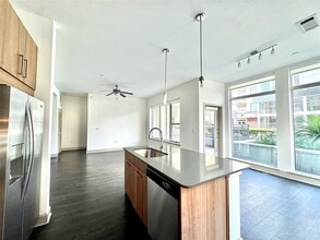 Building Photo - 2111 Westheimer Rd