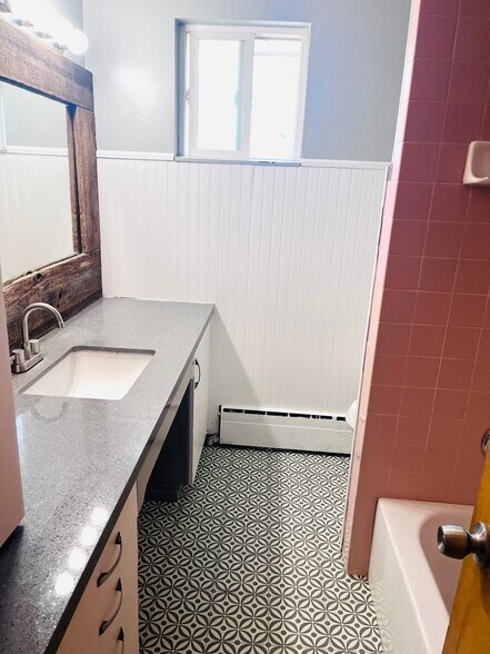 Building Photo - 2715 S 7th St