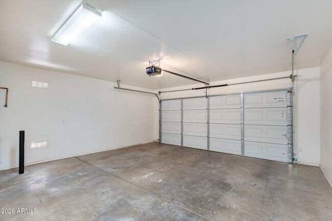 Building Photo - 5002 E Mitchell Dr