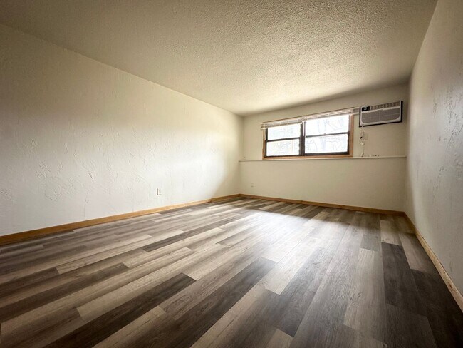 Building Photo - Regal Landing ||||