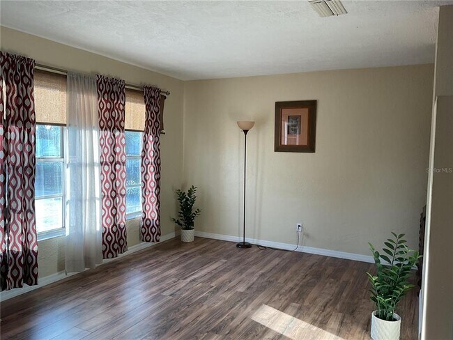 Building Photo - 3680 Whiting Dr SE