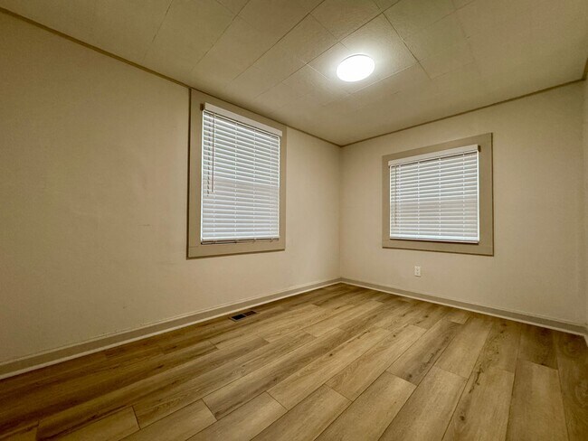 Building Photo - 975 Beason Dr