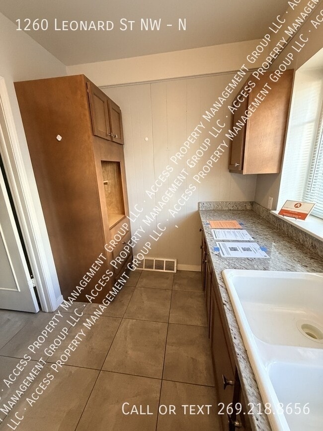 Building Photo - 1260 Leonard St NW