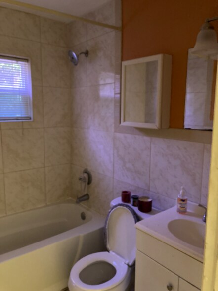 Building Photo - 1615 Avenue E